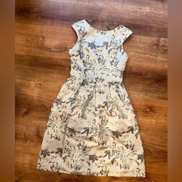 Dresses & Skirts - Elegant cocktail dress size 6
